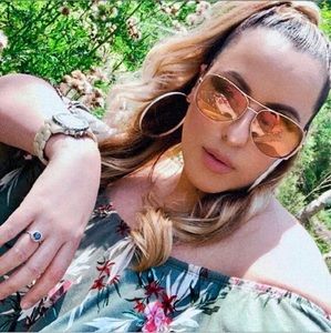 Meet your Posher, Celia